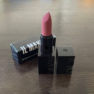 Il Makiage Dirty Talk Lipstick in “Ariadna”